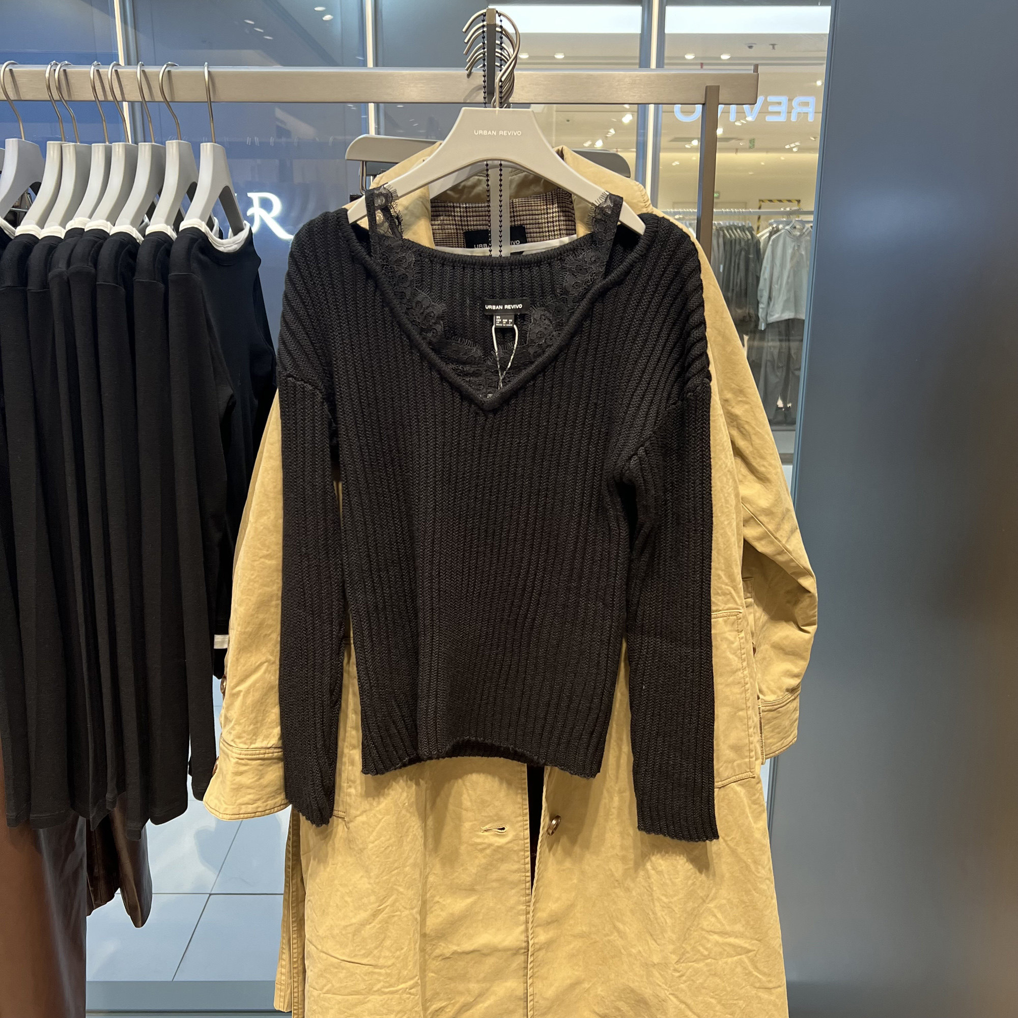 UR国内代购2025秋季女装魅力坑条拼接蕾丝吊带针织衫UWG950262