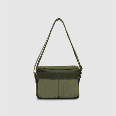 UR国内代购2025秋季男士时尚休闲撞色户外拼接斜挎包UAMB50129