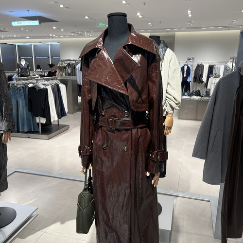 UR国内代购2025秋季女装钟楚曦同款潮流褶皱超长风衣UWJ150068