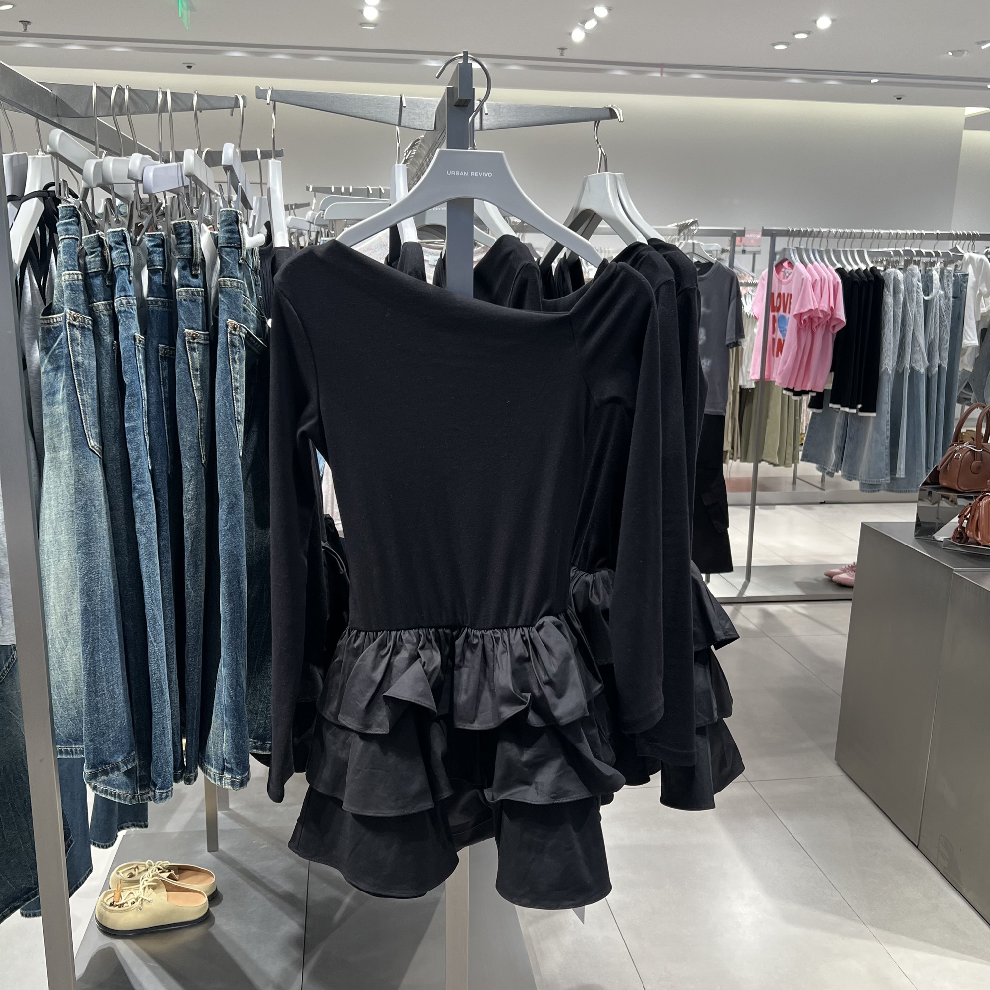 UR国内代购2025秋季女装潮流斜肩拼接蛋糕修身连衣裙UYV750092