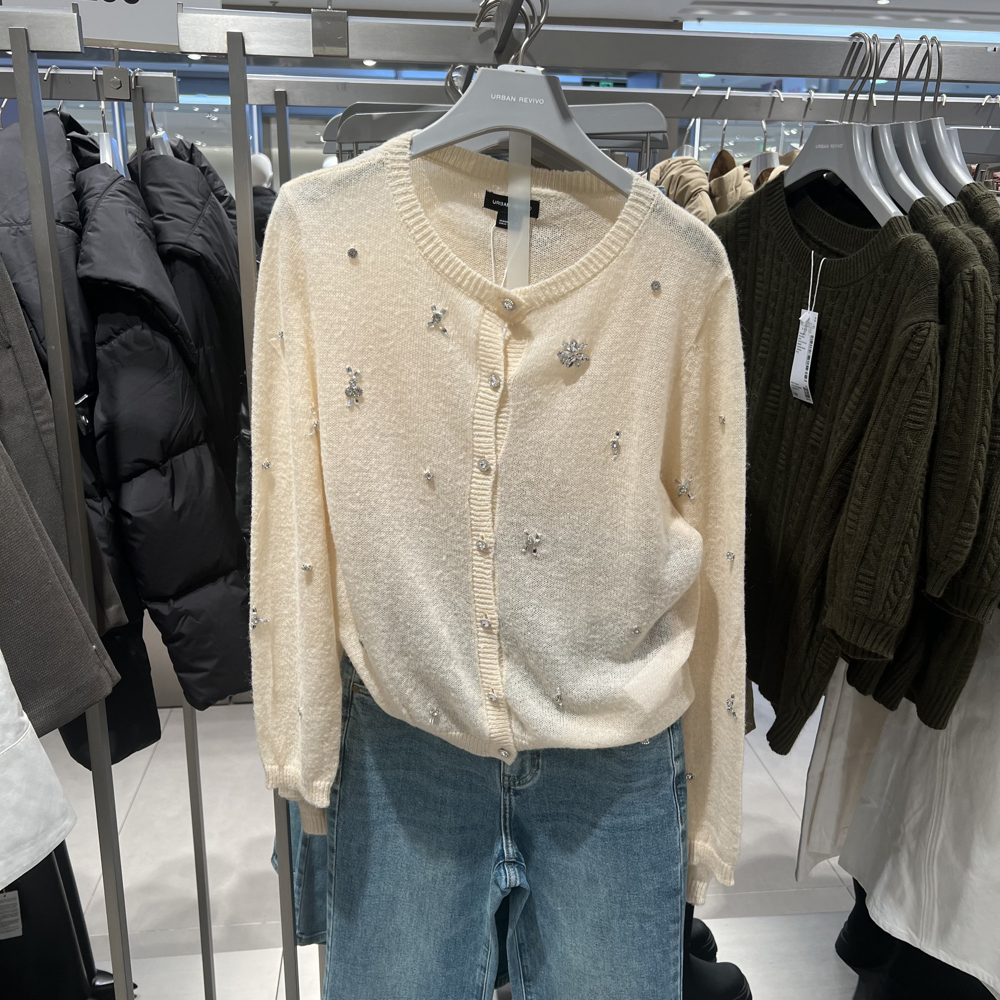 UR国内代购2025春季女装摩登魅力烫钻饰圆领针织开衫UWG950024