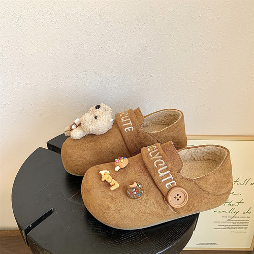 2025秋冬保暖可爱小熊毛绒挂件卡通小众学生勃肯鞋加绒复古棉鞋