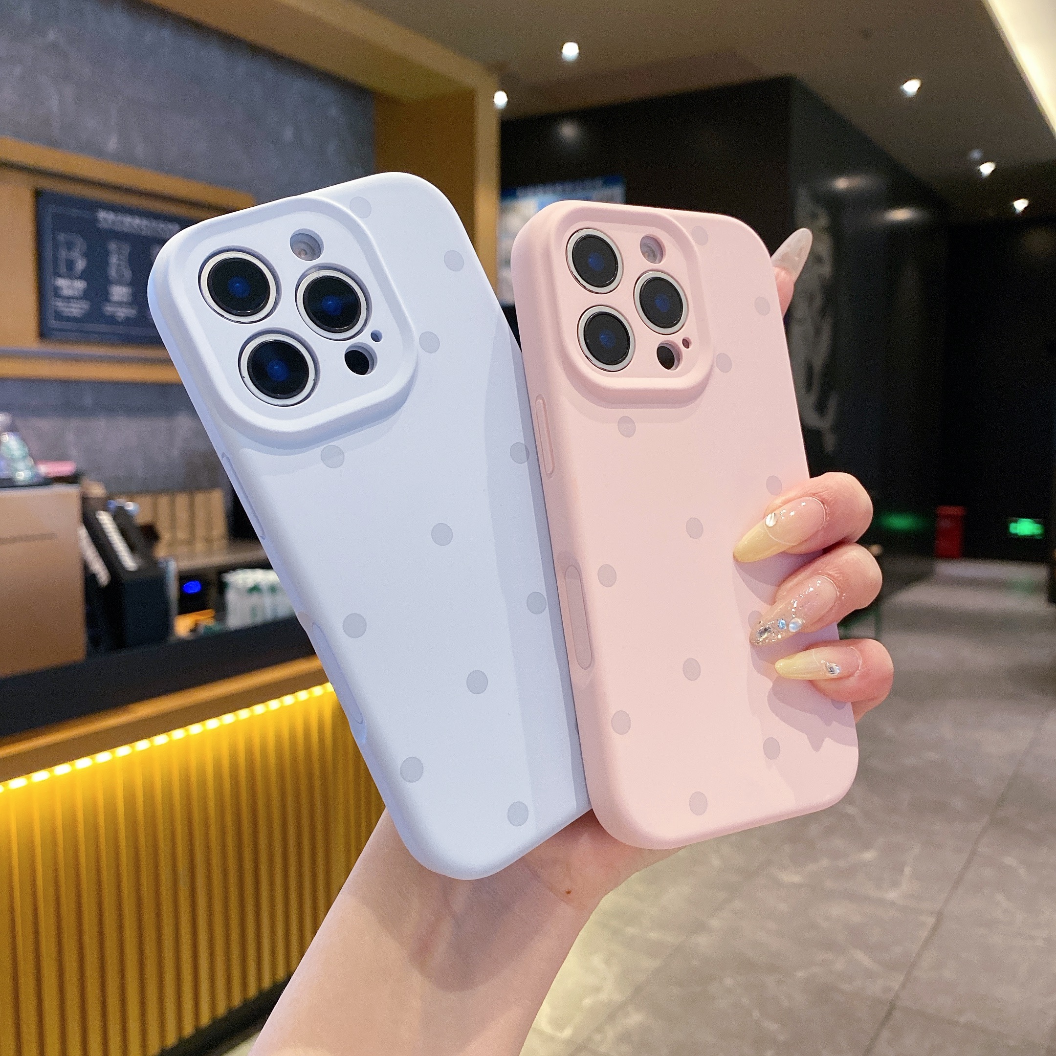 适用于iPhone6/16pro/16promax波点全包真液态硅胶防摔手机壳简约