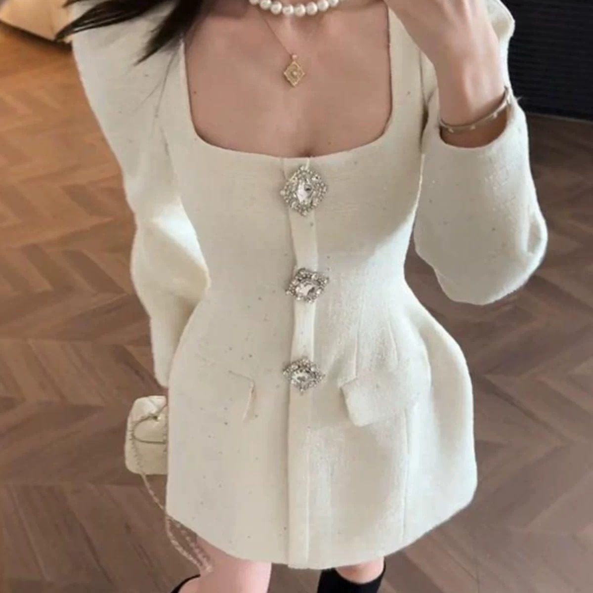 法式气质小香风白色连衣裙女春季新款设计感轻奢钻扣收腰显瘦短裙,女装/女士精品,连衣裙,淘宝优惠券,粉丝福利购,淘宝优惠卷