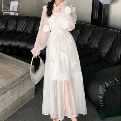 复古高级感轻奢气质立领钩花镂空收腰a字蕾丝蛋糕浮雕花连衣裙百