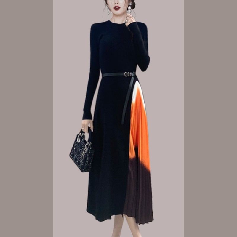 针织连衣裙女秋冬装2024新款韩版配大衣长袖过膝百褶打底毛衣裙子