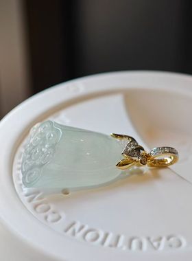 新品18K金镶嵌天然翡翠万能扣设计项链吊坠方便百搭好看好运连连