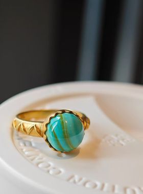 精品18K金镶嵌原矿绿松水波纹戒指很有特色的小圆面花纹颜色特别