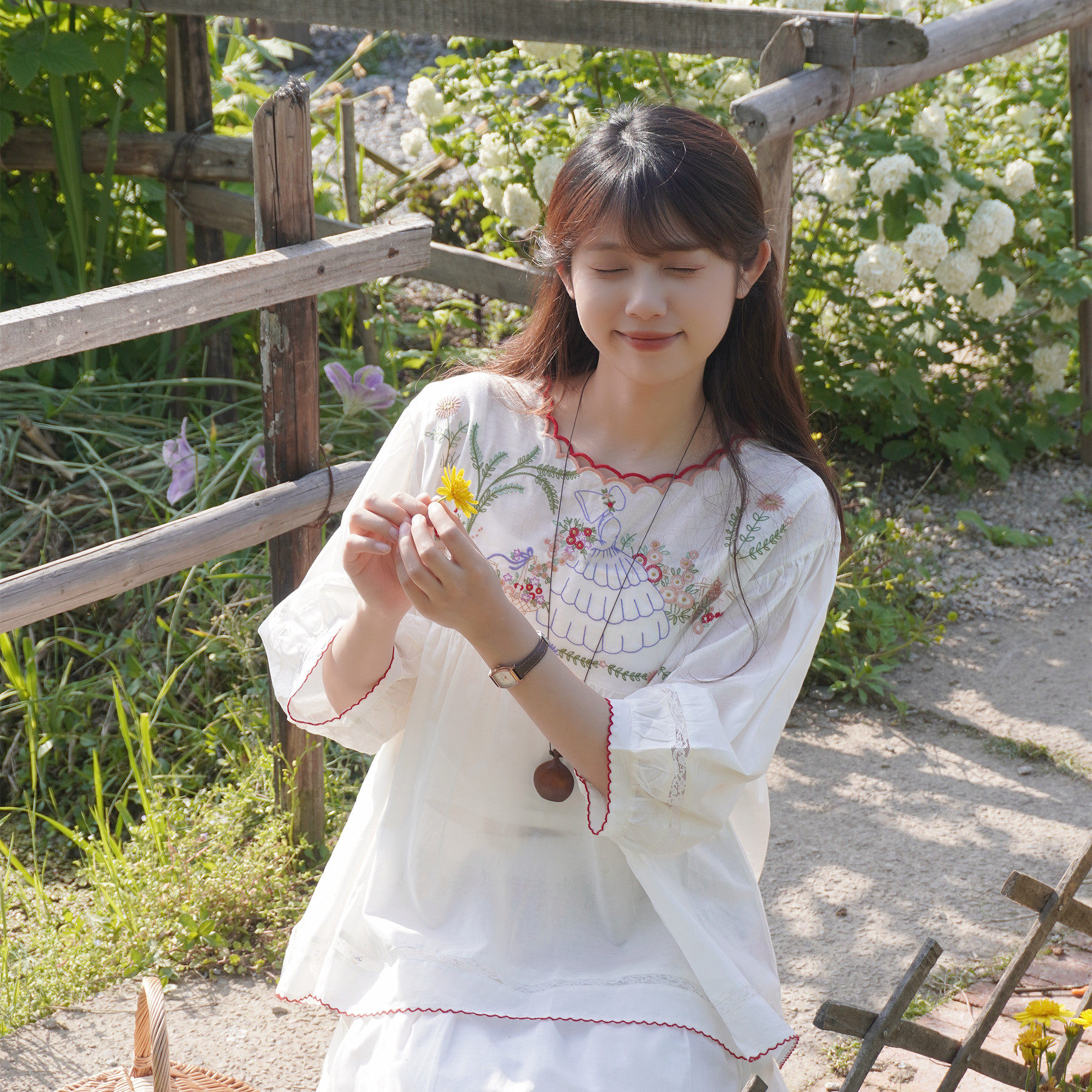 森系复古法式田园刺绣白色灯笼袖娃娃衫+松紧腰洋气半裙减龄套装