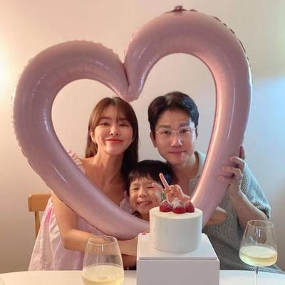 公主粉爱心缕空气球相框道具