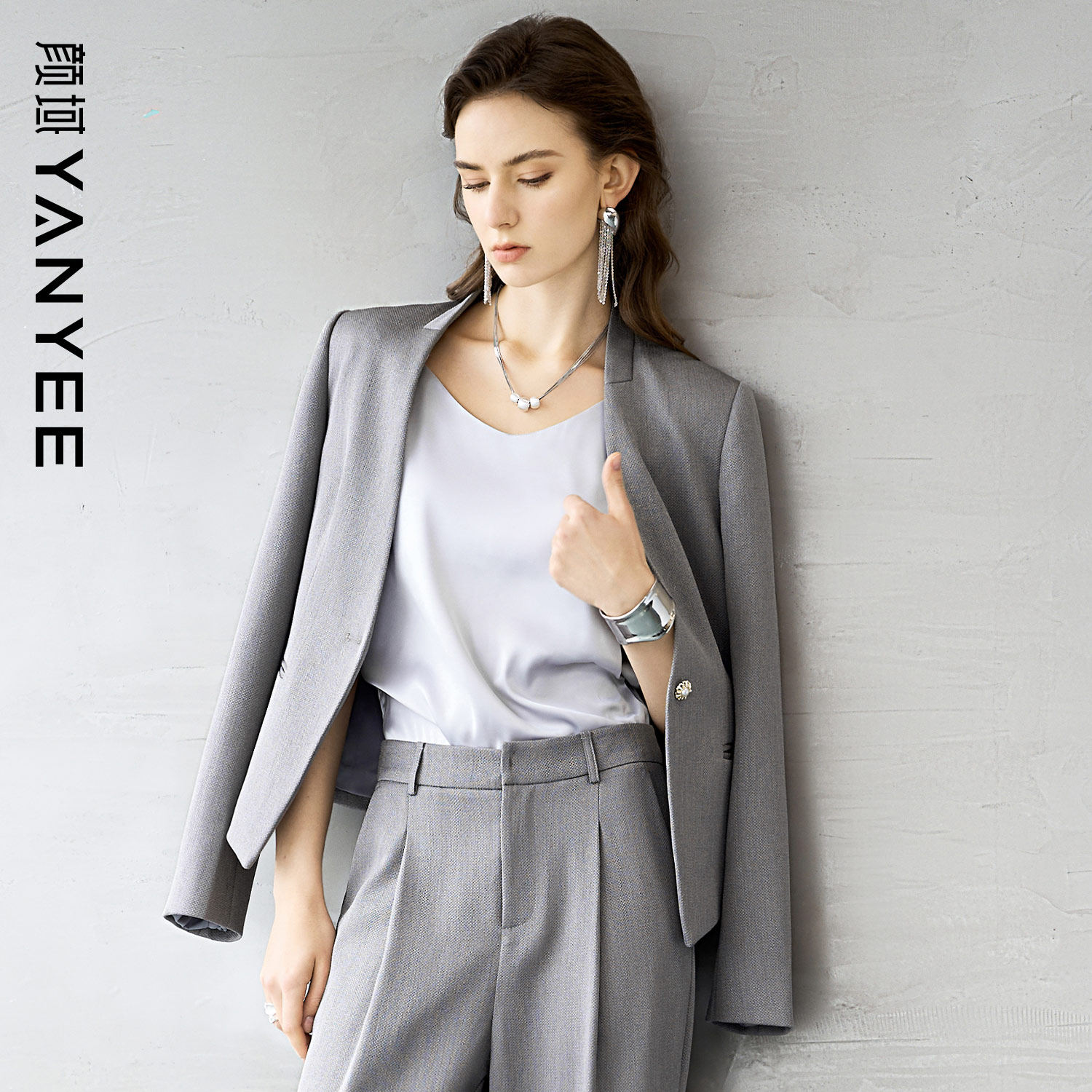 颜域灰色短款西装外套女2026春季新款通勤百搭名媛高级感气质西服,女装/女士精品,西装,淘宝优惠券,粉丝福利购,淘宝优惠卷