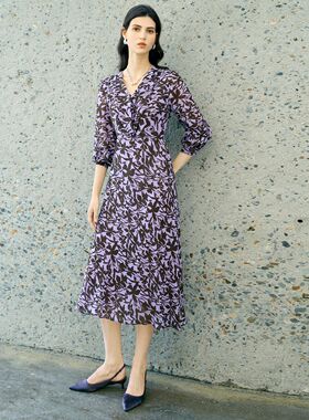 颜域紫色碎花连衣裙女2026春新款轻熟风收腰修身显瘦过膝鱼尾长裙