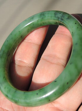 市场7000元亏本回馈价900元名品苹果绿色碧玉58正装特色精品手镯R