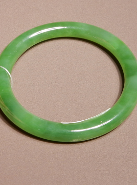 言和田玉俄料冰底辣阳绿碧玉手镯