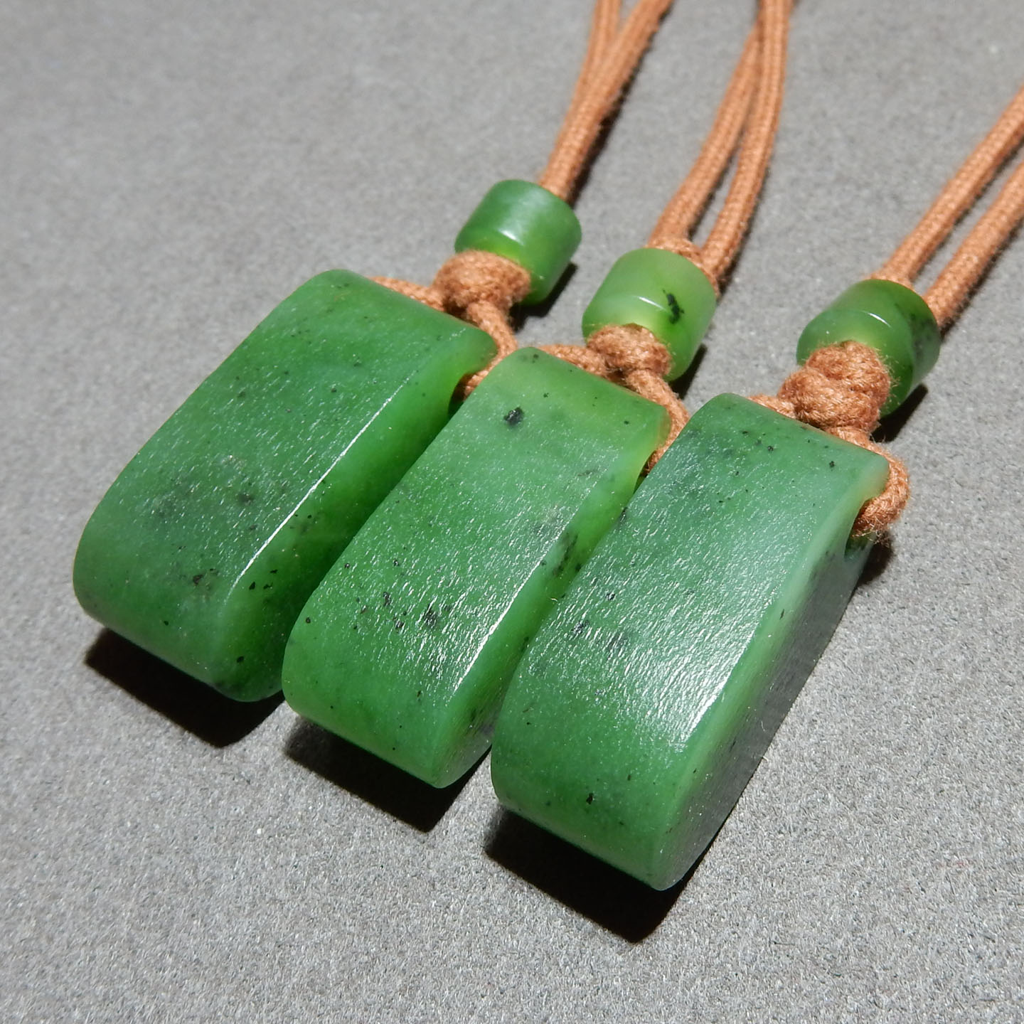 亏麻了方言和田玉放巨漏新疆特色老光工艺碧玉籽料随型吊坠挂件w2