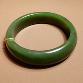 珍稀名品方言和田玉俄罗斯老坑料碧玉菠菜绿内径56mm玉石手镯子A6