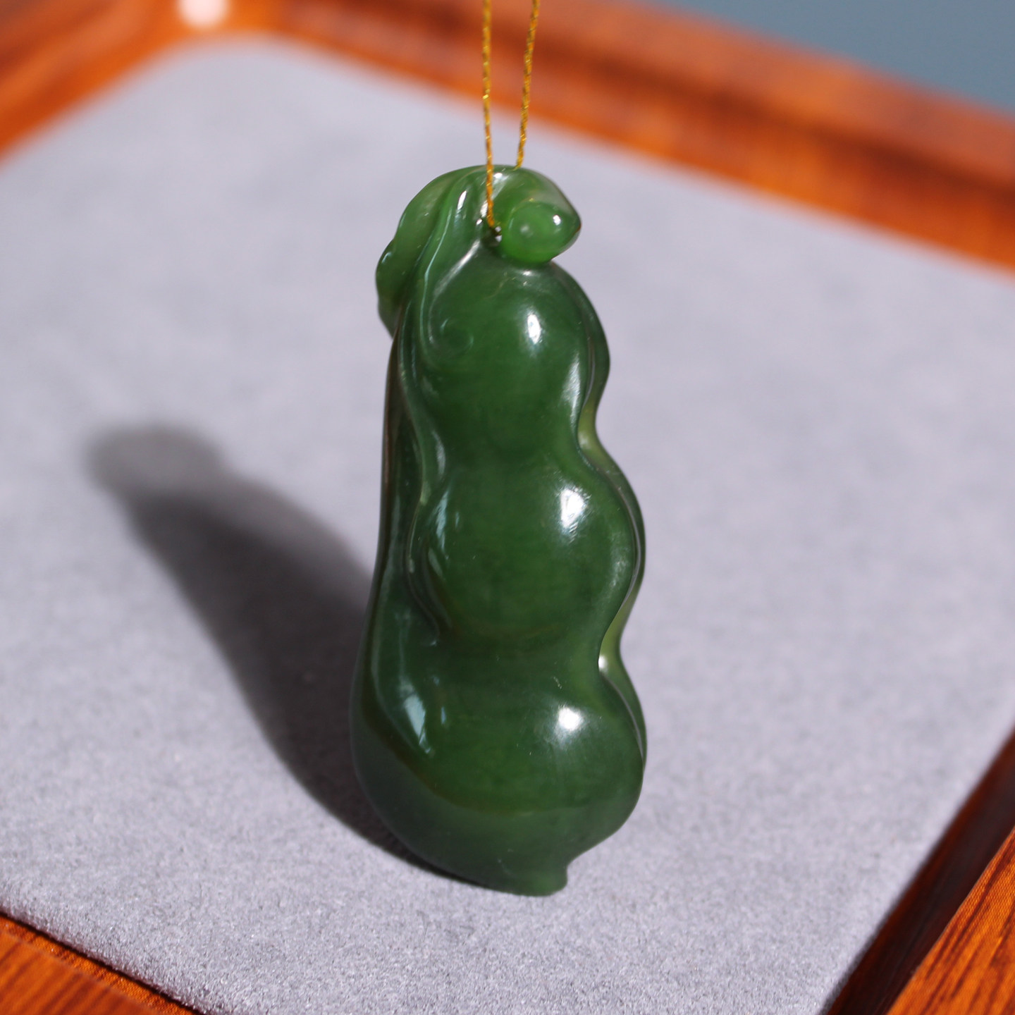 玉禧珠宝精品特惠正宗老俄料和田玉细腻菠菜绿碧玉平安豆吊坠A1