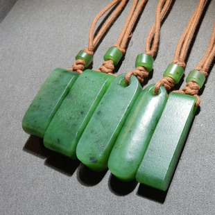 亏麻了方言和田玉放巨漏新疆特色老光工艺碧玉籽料随型吊坠挂件w2