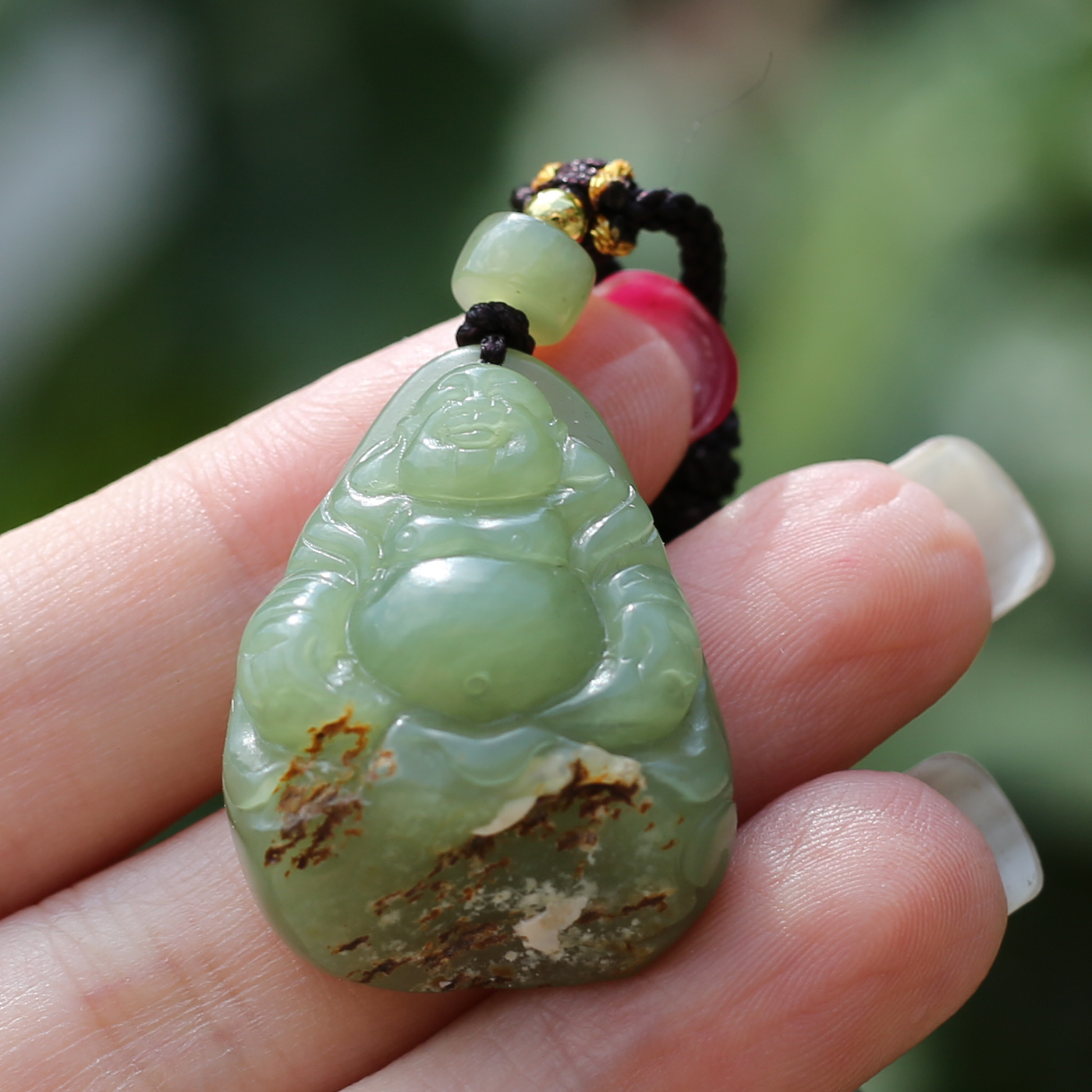 新疆褐白皮翠青籽料逍遥佛公吊坠