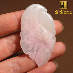 亏麻了方言和田玉新疆且末料白玉桃花玉双色共生一叶成名玉吊坠A8