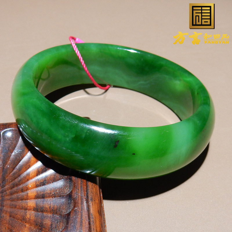 精品方言和田玉珍藏级俄罗斯老坑料细腻油润果绿色碧玉60mm手镯O8