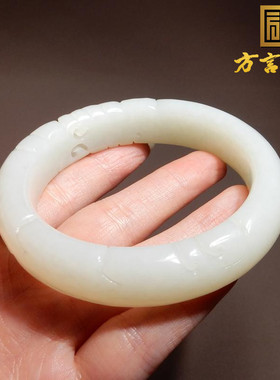 新疆且末料羊脂白玉56mm雕花手镯