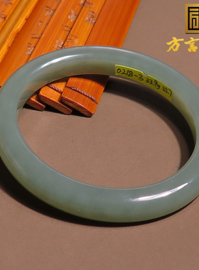 惊呆方言精品和田玉收藏级青海老坑料湖水绿长内径55mm贵妃手镯X7