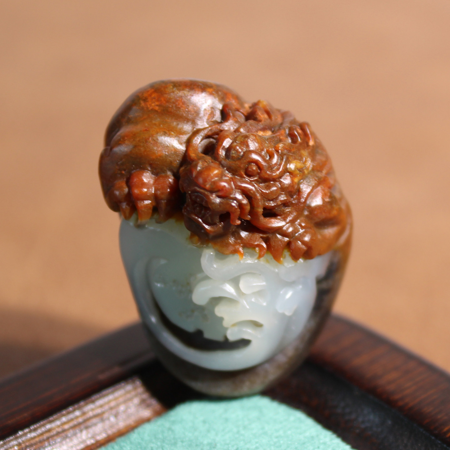 玉禧珠宝稀缺老熟独颗和田玉红沁青花白玉三色俄籽料生肖龙吊坠A1