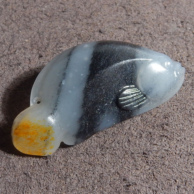 方言和田玉新疆老熟黑白分明青花籽料挂金皮连年有余鱼玉吊坠w