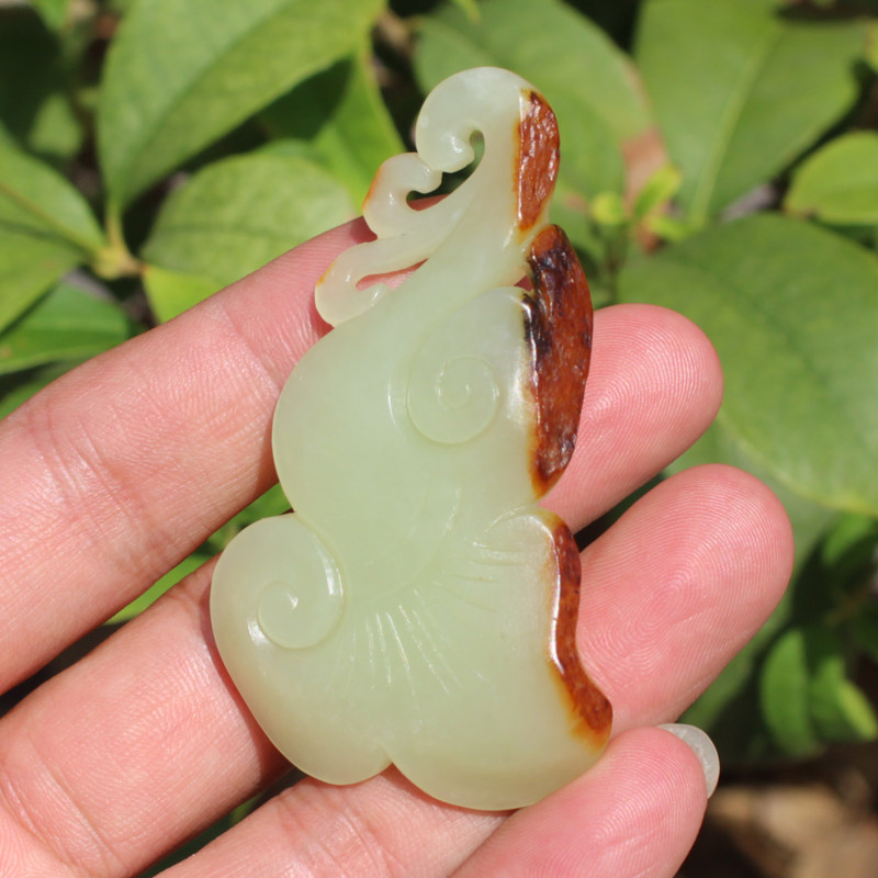 玉禧珠宝和田玉精品特色放漏俄山流水料红皮黄玉如意吊坠玉挂件W1