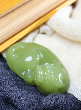 玉禧珠宝正宗新疆和田玉油糯且末料精品黄口料瑞兽貔貅吊坠挂件A9