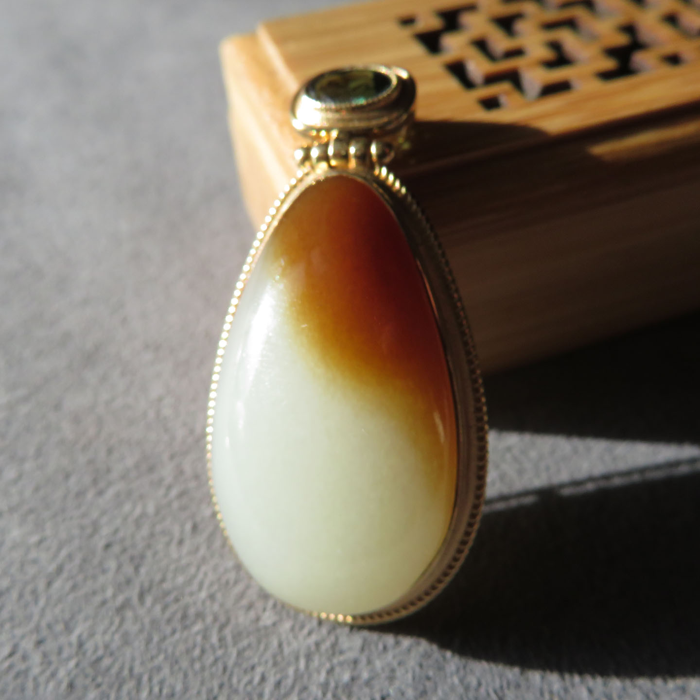 美滋滋方言精品和田玉佩戴新疆特色且末料糖白玉18k金吊坠挂件w1