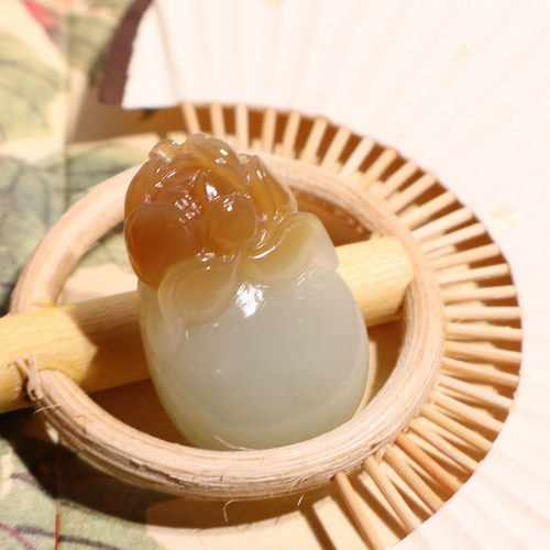 玉禧珠宝精品和田玉新疆细油糯且末老坑糖白玉一品清廉吊坠挂件A9