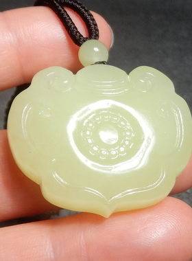 方言和田玉珍藏新疆无结构高油糯白皮若羌黄口料仿古如意锁吊坠X5