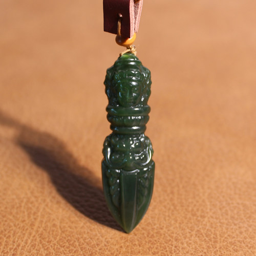 玉禧珠宝精品老俄料和田玉油糯菠菜绿碧玉金刚降魔杵守护吊坠A1