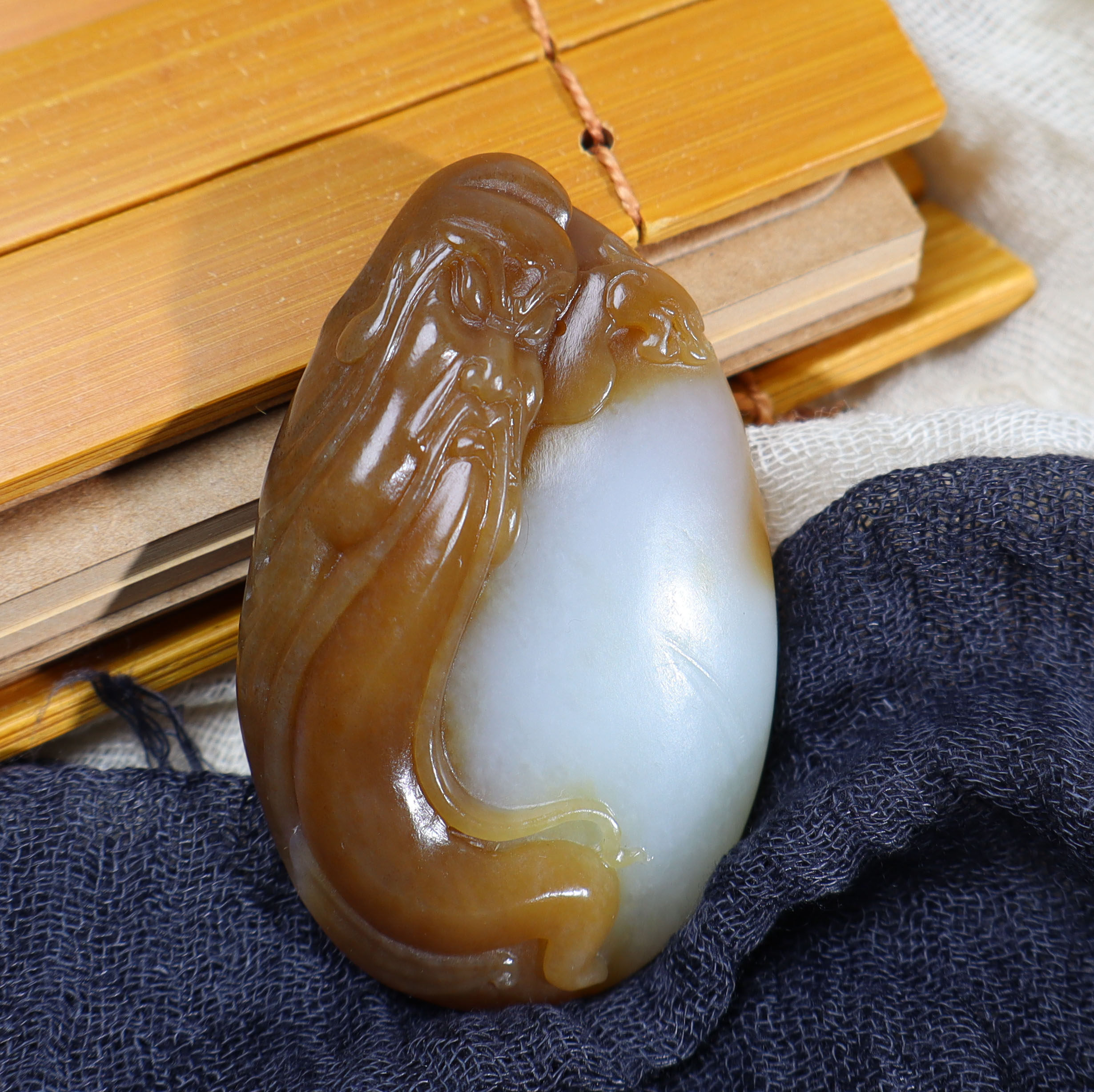 玉禧珠宝特惠天然和田玉新疆细腻且末黄糖白玉关二爷吊坠挂件A9