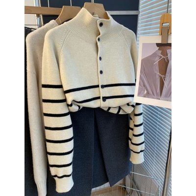 韩系百搭杏色条纹单排扣毛衣