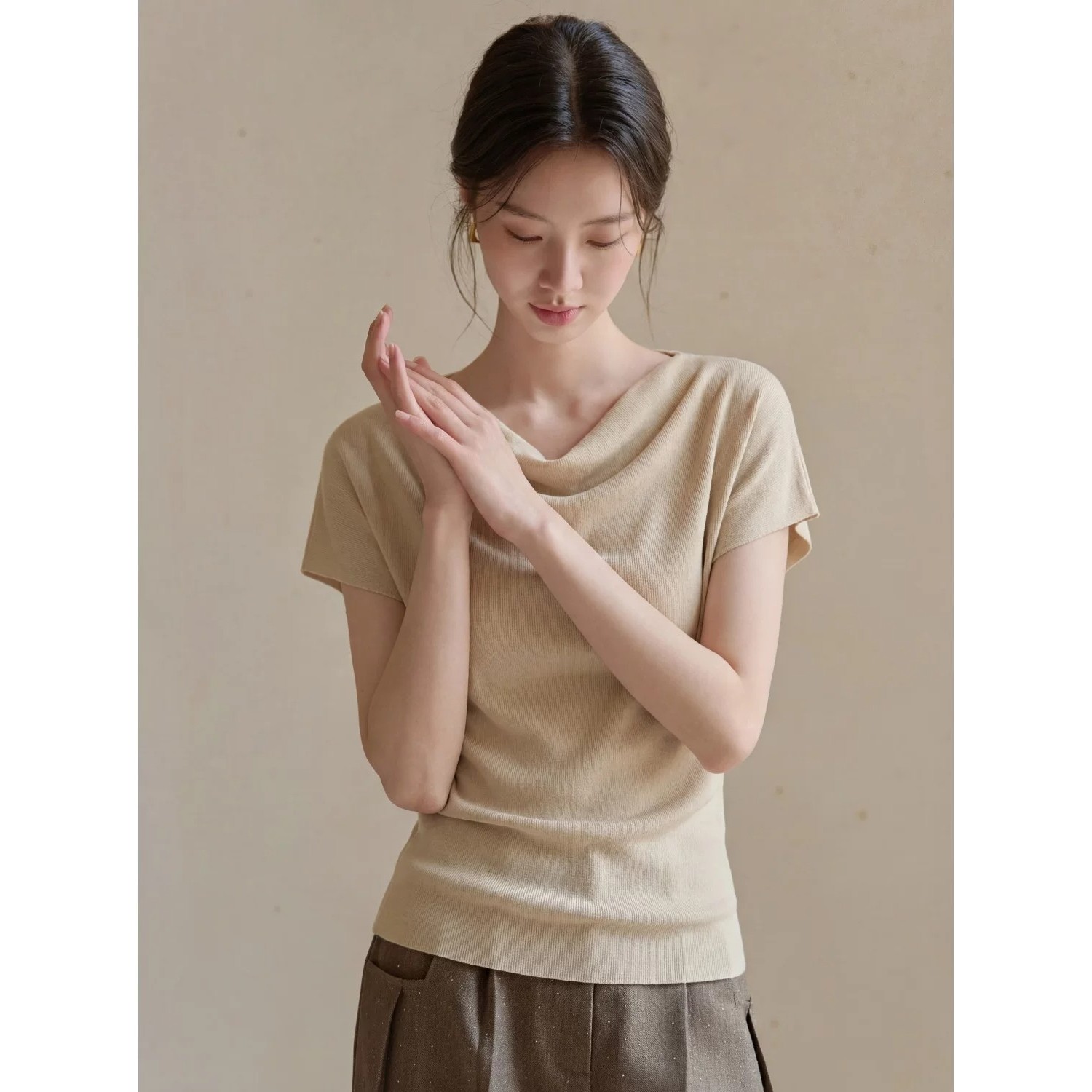法式简约气质显瘦荡领冰丝针织衫T恤女夏季休闲百搭短袖别致上衣
