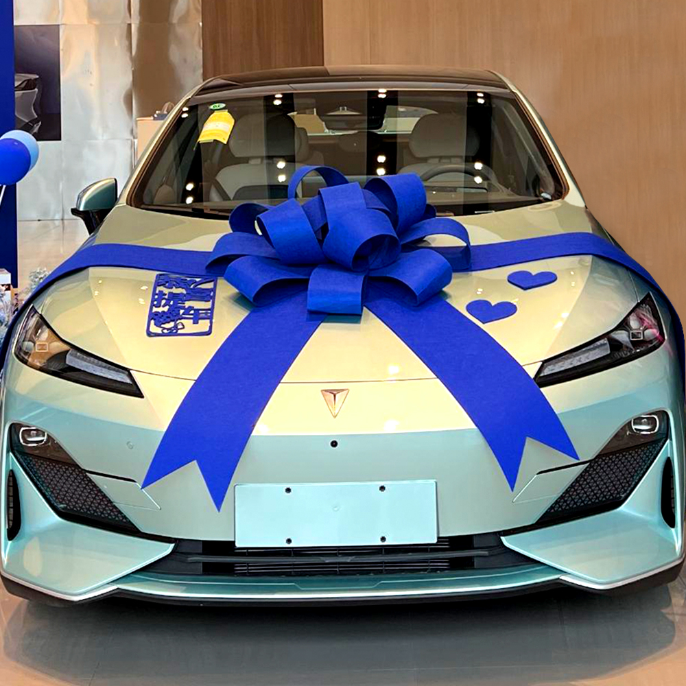 展厅新提交车仪式蝴蝶结大红花