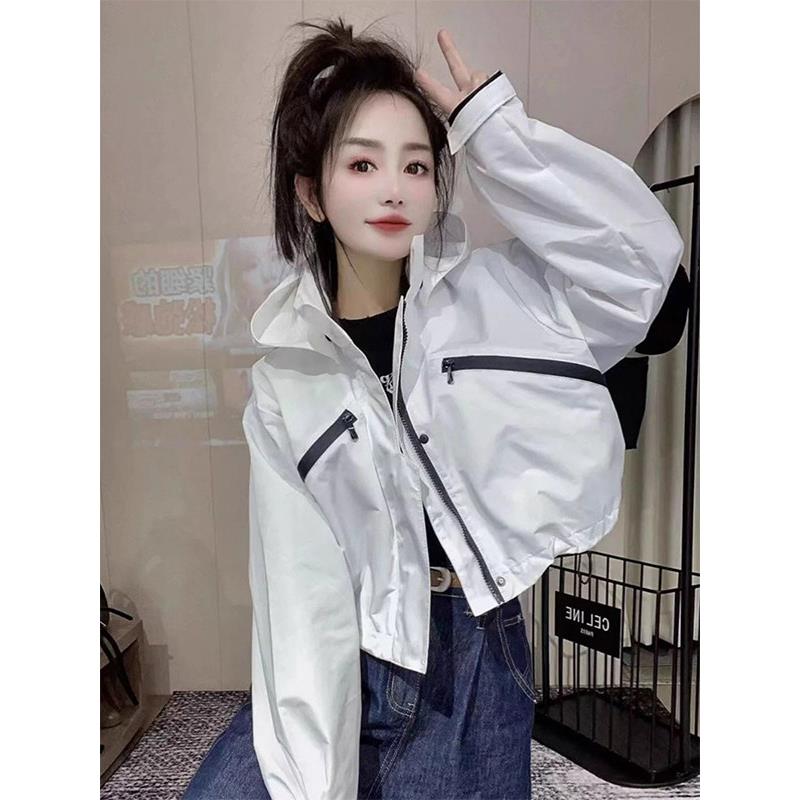 白色短款连帽冲锋衣外套女春秋欧货时尚百搭洋气小个子夹克棒球服