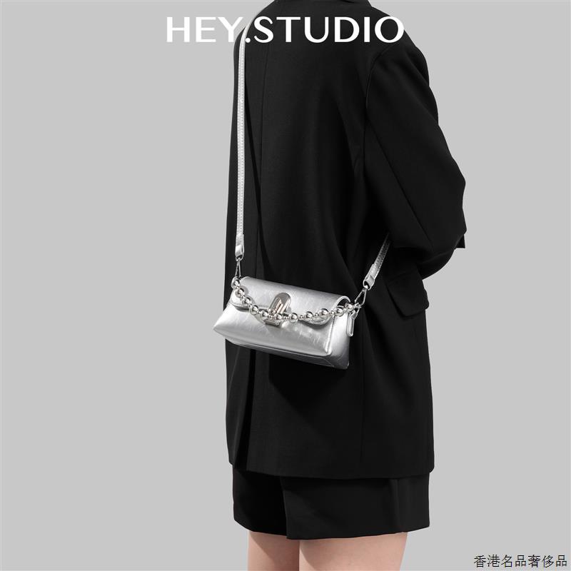 超火银色小包包女式2025新款夏天手机包轻奢小众高级感单肩斜挎包