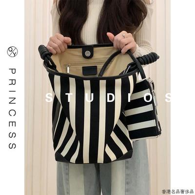 包包女式2025新款大容量撞色条纹帆布水桶包高级感小众单肩腋下包