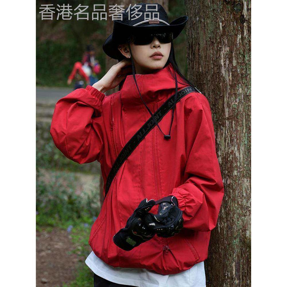 美式红色户外冲锋衣女秋季川西旅游进藏工装防晒夹克男登山服外套