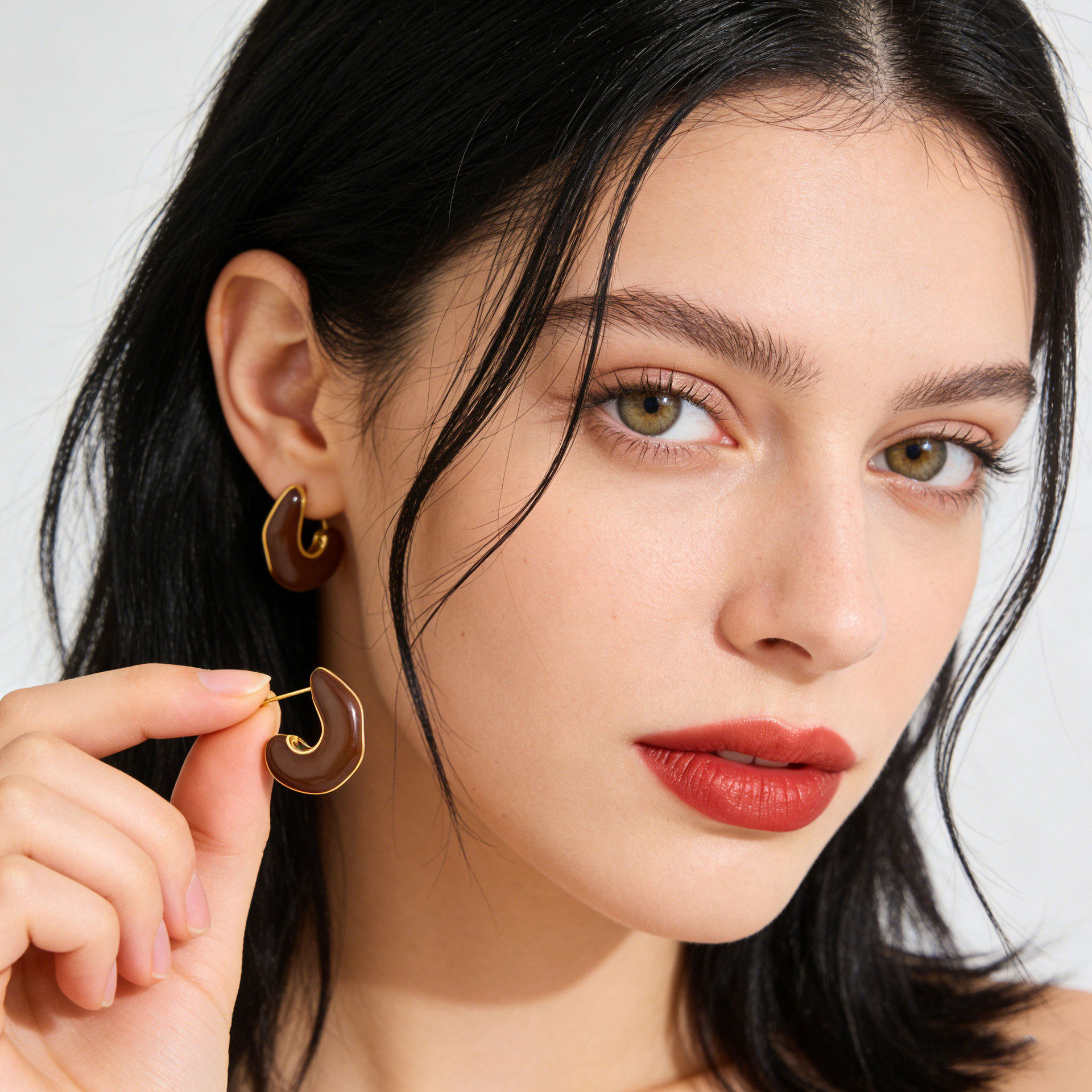 漂亮双面双色C型耳钉轻奢铜合金真金电镀925银针耳饰