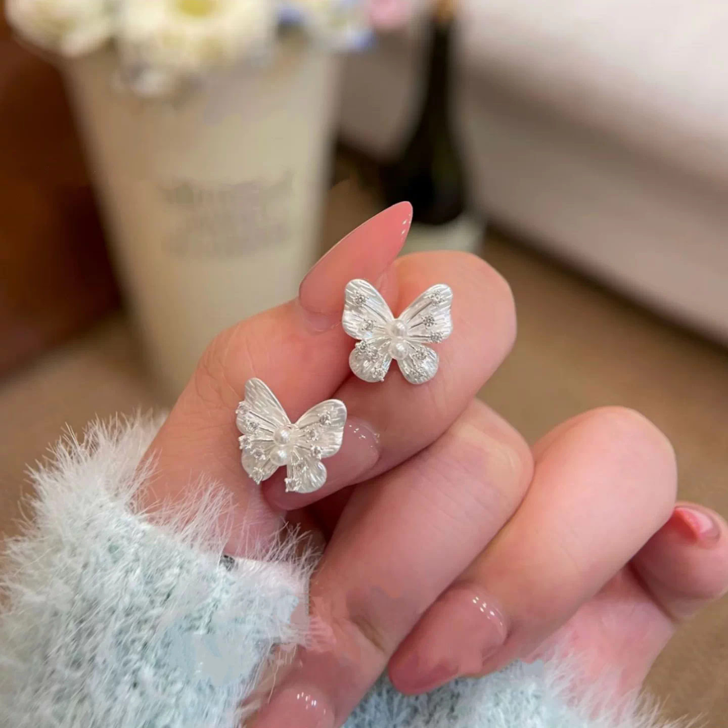 漂亮新款精致银色纹理蝴蝶耳钉女小众轻奢感气质优雅百搭耳饰