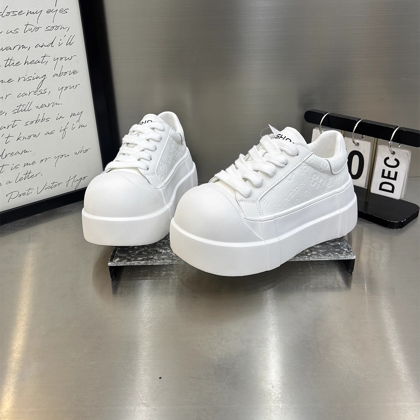 小白鞋女厚底大头丑萌面包鞋