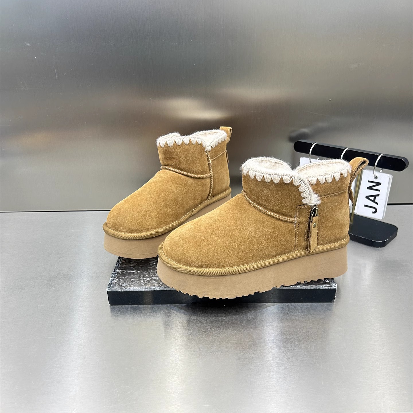 显脚小休闲短筒棉靴厚底雪地靴