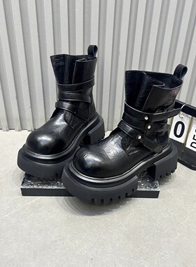 今年流行爆款厚底马丁靴女2025秋季小个子增高圆头一脚蹬时尚短靴