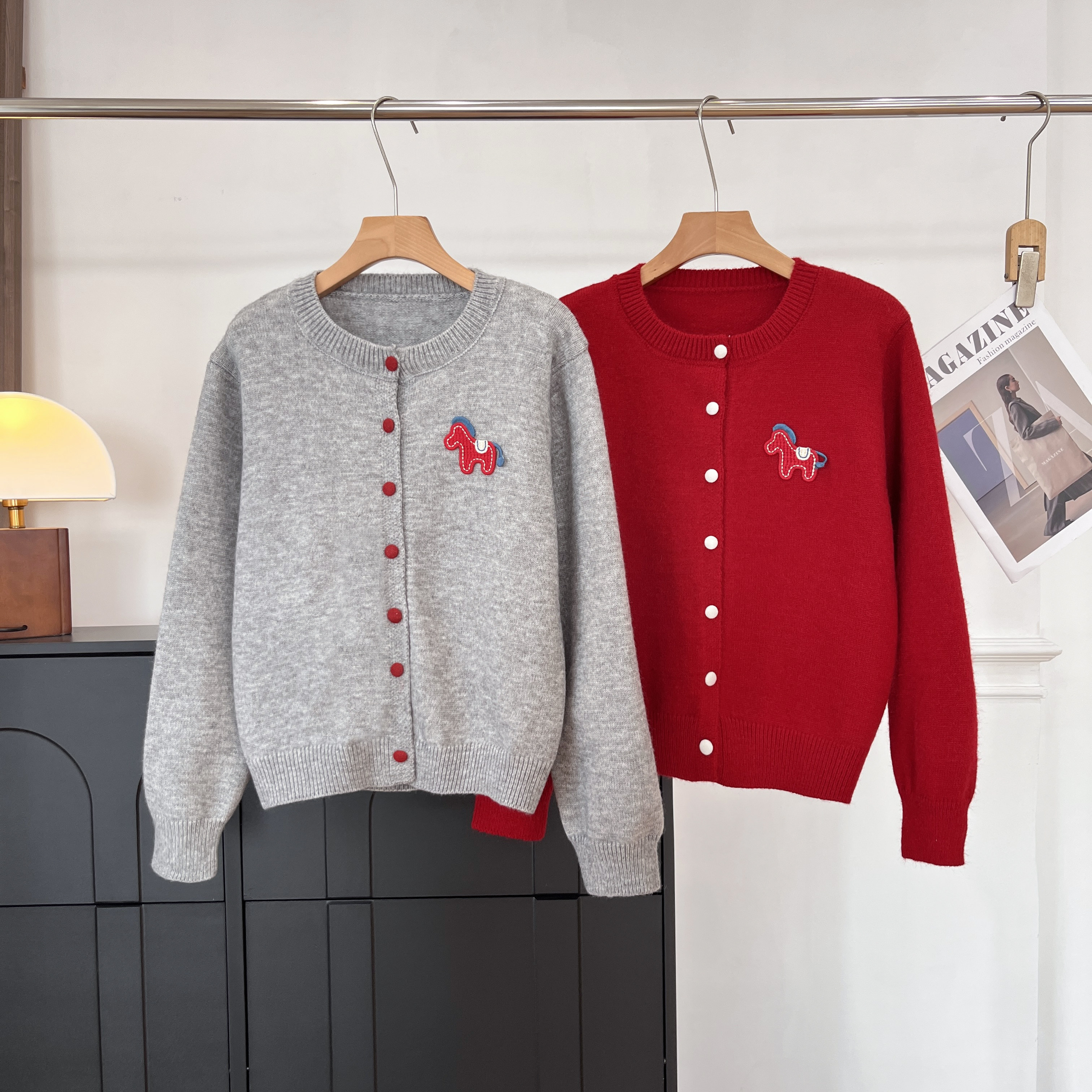 小马毛衣开衫！马年新年毛衣小马刺绣加厚圆领长袖开衫外套上衣,女装/女士精品,毛针织衫,淘宝优惠券,粉丝福利购,淘宝优惠卷