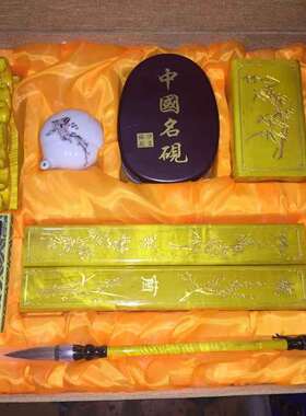 金丝楠木文房四宝镇尺毛笔架黄金樟镇纸笔筒书房练字摆件木雕笔搁